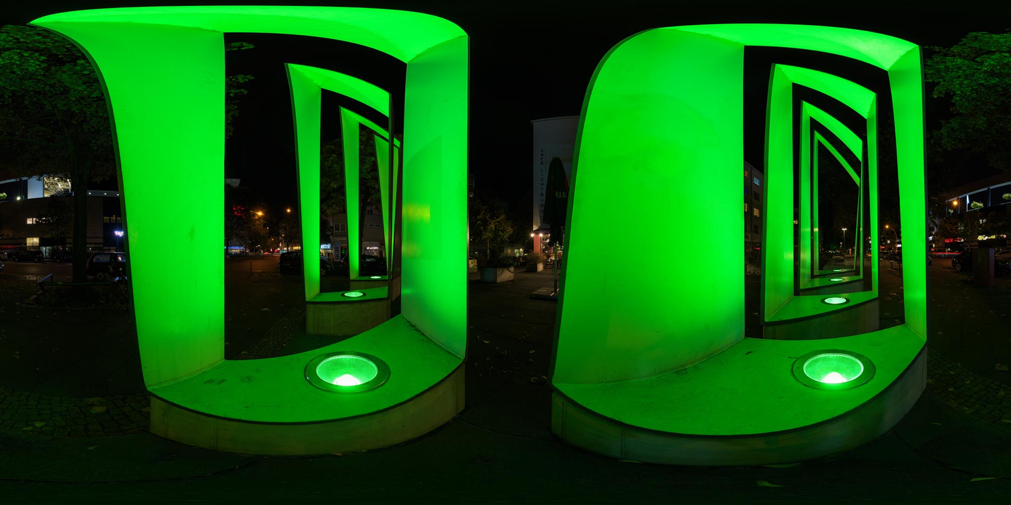 Panorama Berlin bei Nacht - Phantom der Lichtburg