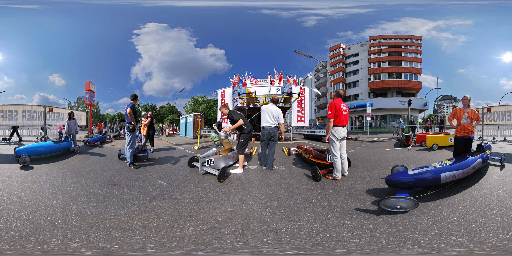 Panorama  Seifenkistenrennen 2008 - Hinter der Rampe