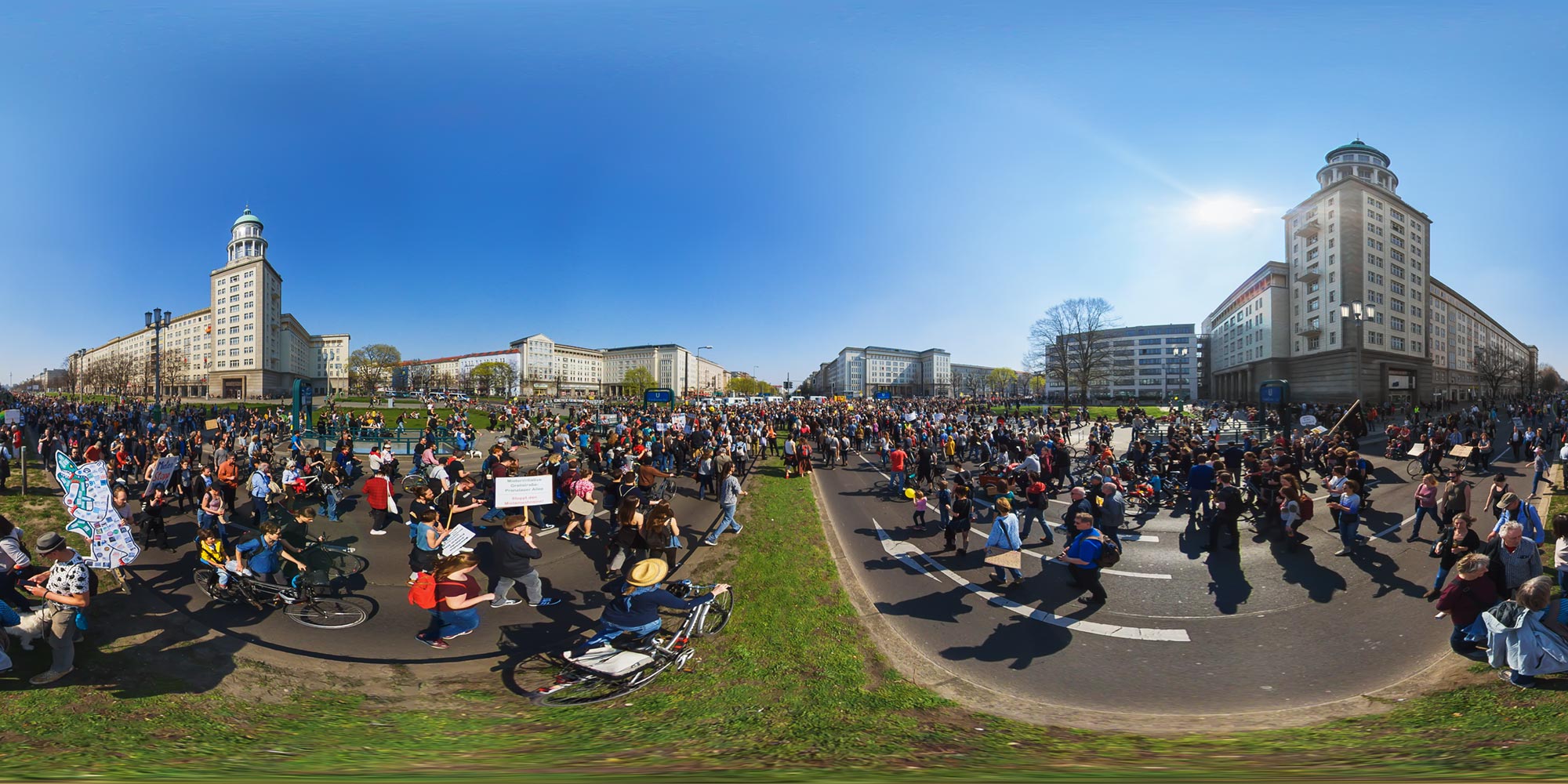 Panorama Berlin Frankfurter Tor - Mietendemo 6.4.2019