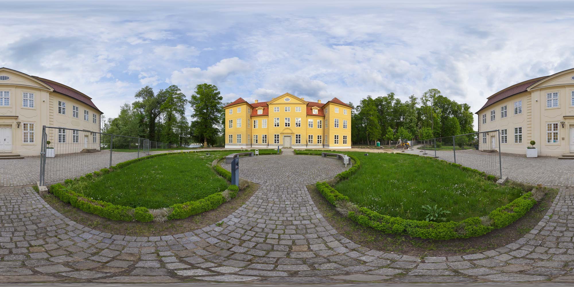 Panorama  Mirow - Schloss - Hof