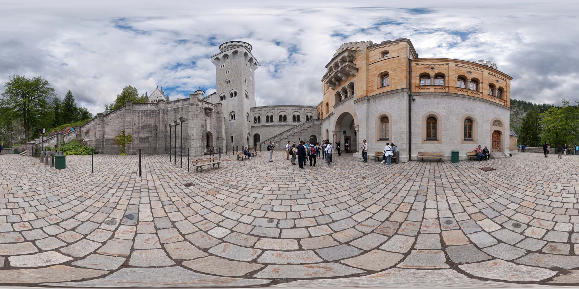 Panorama  Schloss Neuschwanstein - Unterer Hof