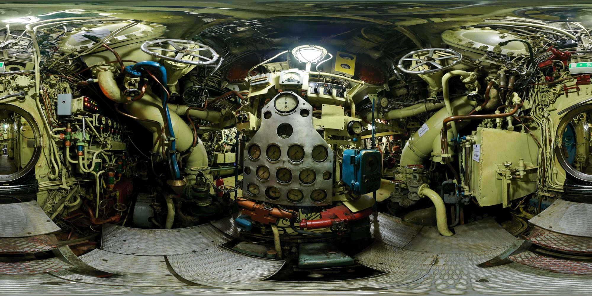 Panorama  Peenemünde - U-Boot U-461 - Fahrstand Diesel