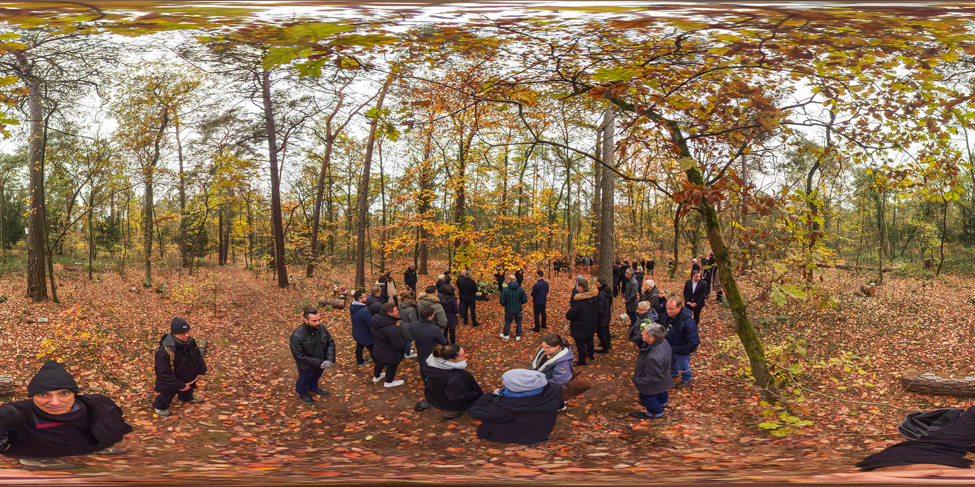 Panorama  Stahnsdorf - Äppys Beerdigung 1 - Grab