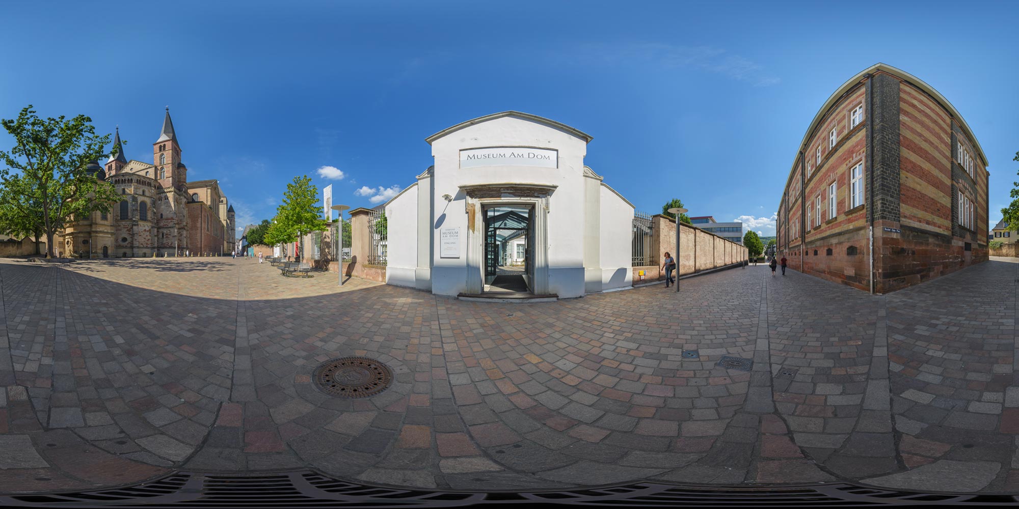 Panorama  Trier - Domplatz - Hinter dem Dom